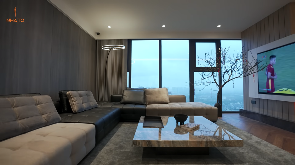“Đột nhập” căn hộ đập thông rộng gần 250 m2, phòng ngủ của giúp việc xịn xò đến mức BLV Tạ Biên Cương cũng muốn ứng tuyển