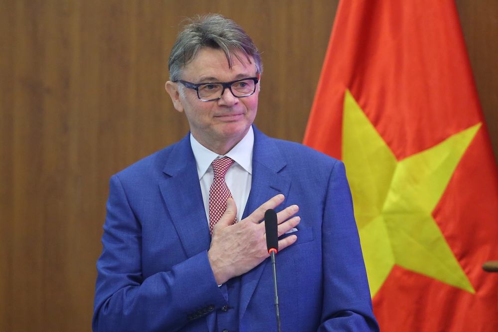 Mơ World Cup cùng HLV Troussier, đội tuyển Việt Nam phải thay đổi thế nào? - Ảnh 1.