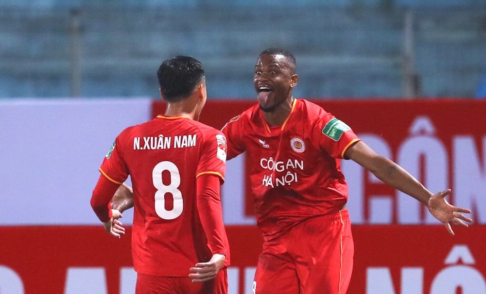 Trực tiếp bóng đá Công an Hà Nội 2-0 Bình Định: Cley đánh bại Văn Lâm - Ảnh 1.