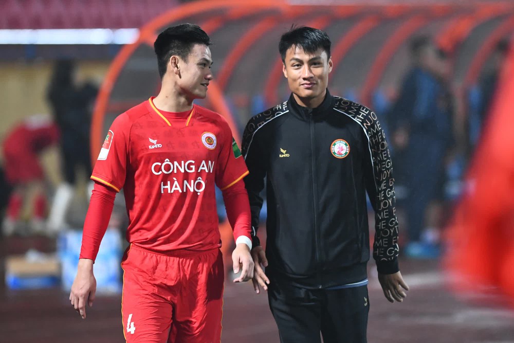 Văn Lâm thất vọng sau trận thua đậm nhất sự nghiệp tại V-League - Ảnh 9.