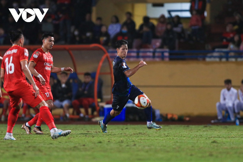 Cầu thủ Việt kiều Viktor Lê gây thất vọng ngày ra mắt V-League - Ảnh 4.