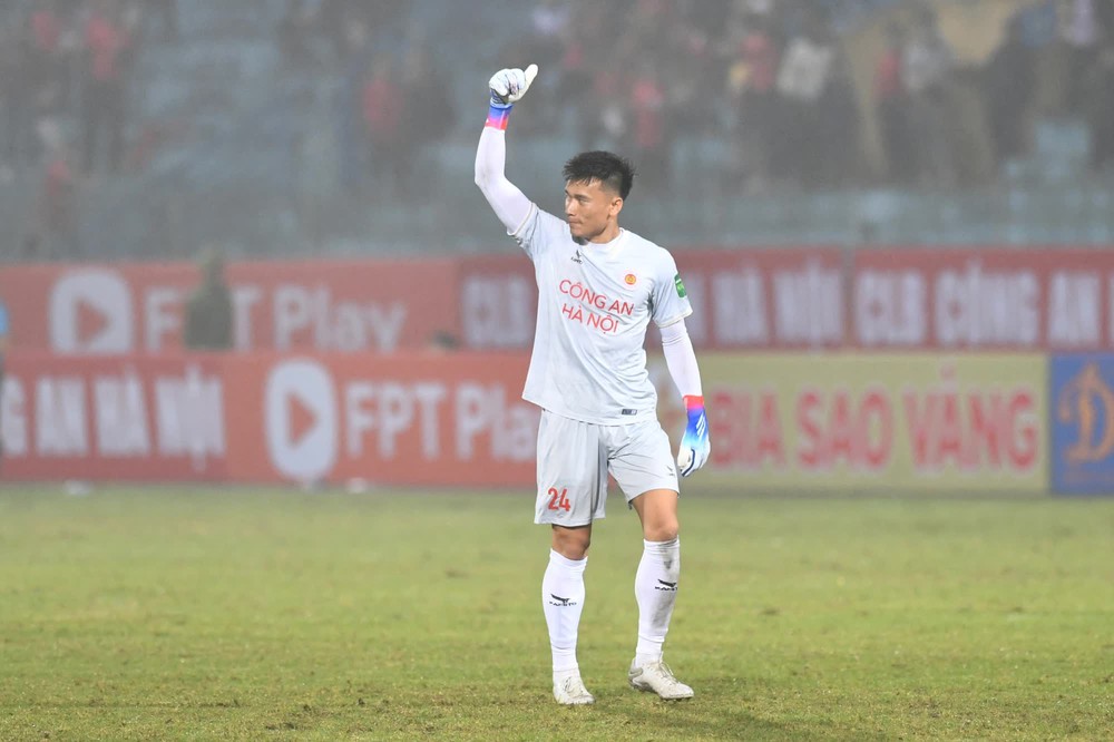 Văn Lâm thất vọng sau trận thua đậm nhất sự nghiệp tại V-League - Ảnh 7.