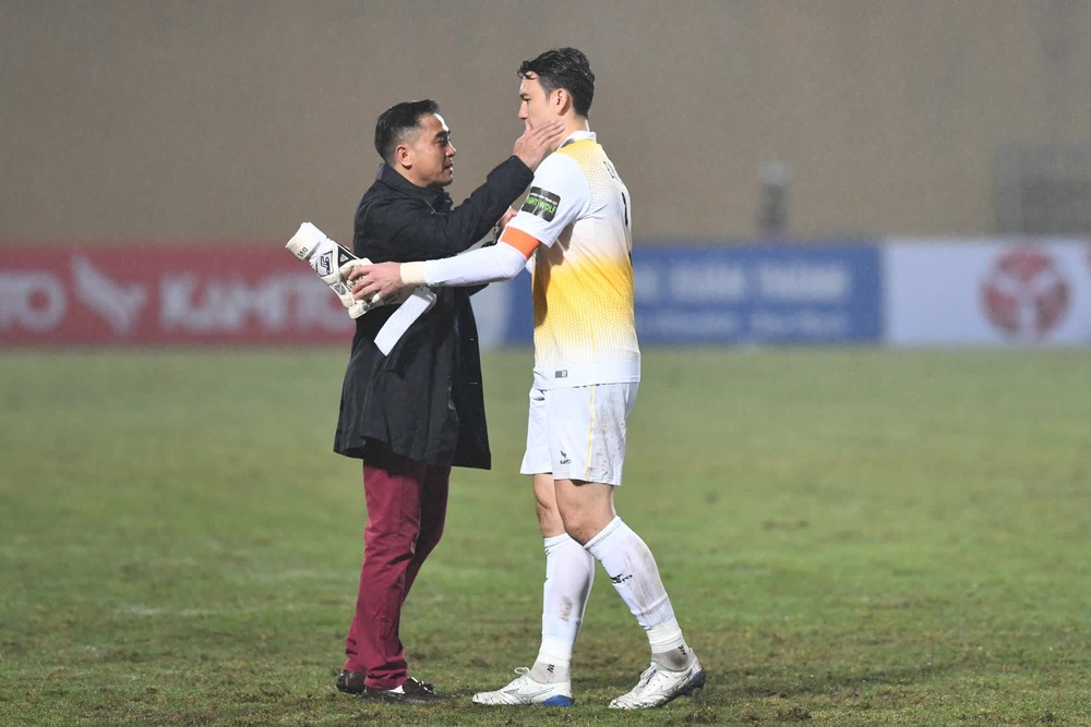 Văn Lâm thất vọng sau trận thua đậm nhất sự nghiệp tại V-League - Ảnh 5.