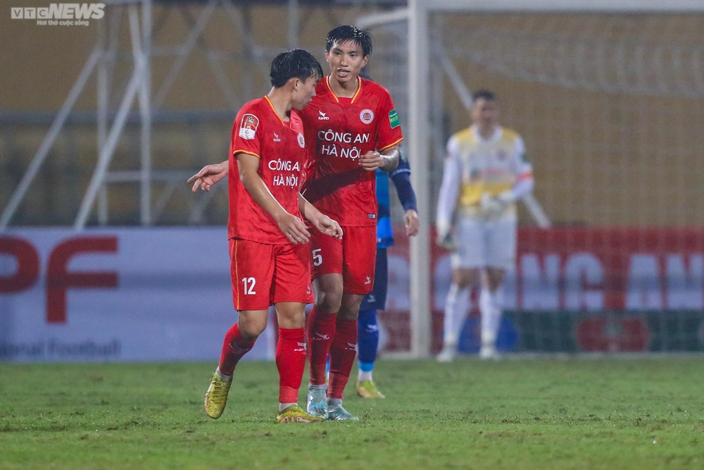 Văn Thanh, Văn Hậu ra mắt tưng bừng trong màu áo CLB Công an Hà Nội - Ảnh 4.