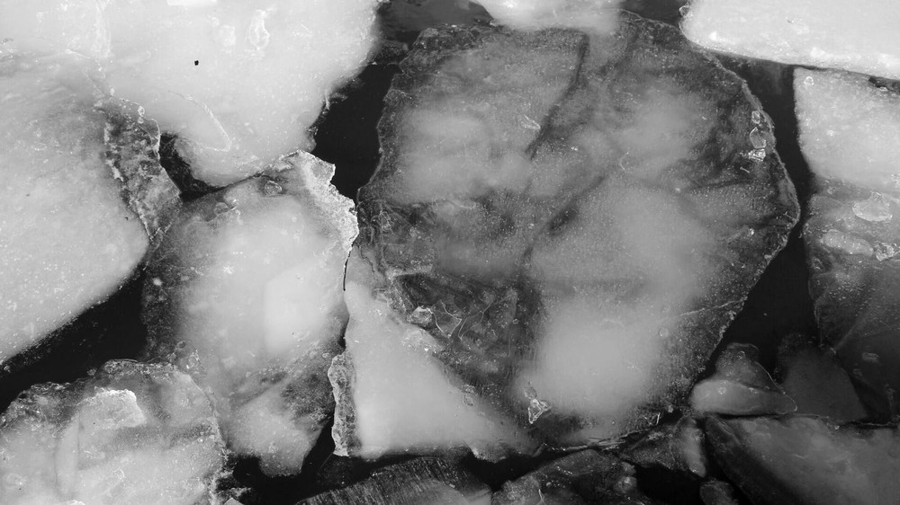 Giới khoa học phát hiện dạng băng mới, có thể làm sáng tỏ những bí ẩn của nước - Ảnh 1.