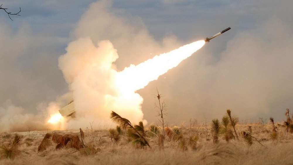 Mỹ sẽ chính thức giao tên lửa ATACMS cho Ukraine vào ngày 24/2? - Ảnh 1.
