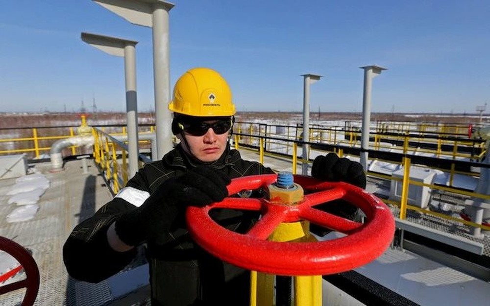 Quốc gia châu Âu này bất ngờ thành khách mua dầu lớn thứ 3 của Nga vì lý do không ai ngờ - Ảnh 1.