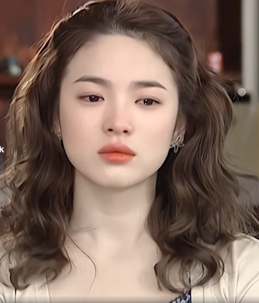 Nhan sắc Song Hye Kyo 20 năm trước gây sốt - Ảnh 2.