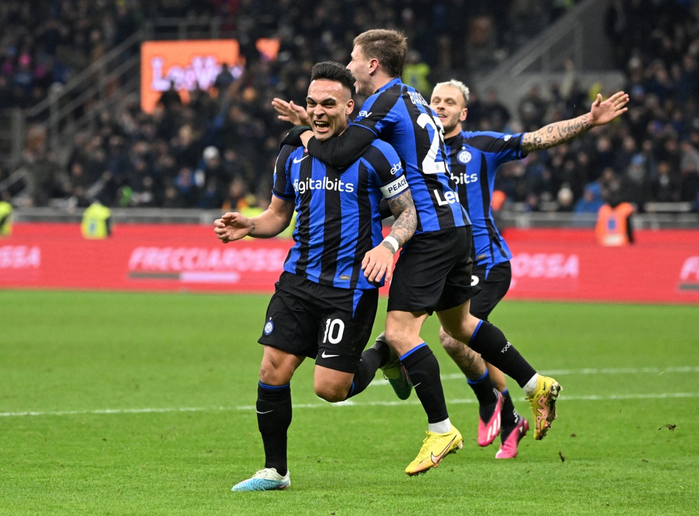 Kết quả bóng đá hôm nay 6/2: Martinez giúp Inter Milan đánh bại AC Milan