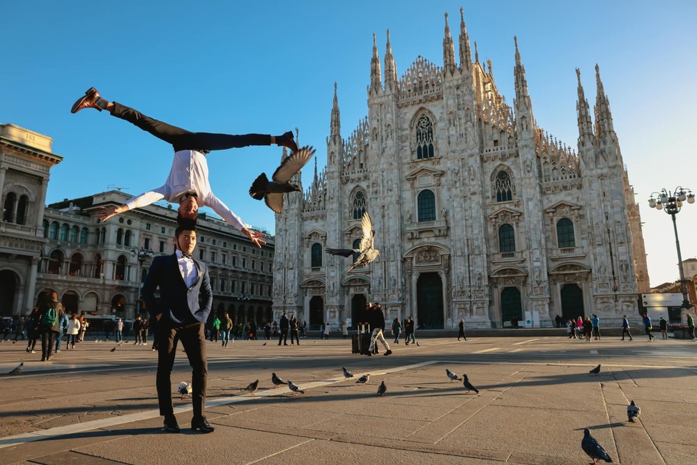 Quốc Cơ - Quốc Nghiệp chồng đầu đi trên đường phố Italy sau khi lập kỷ lục thế giới - Ảnh 4.