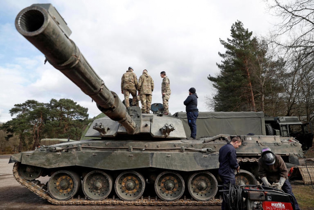 Những thách thức lớn Ukraine phải đối mặt khi sử dụng xe tăng phương Tây - Ảnh 2.