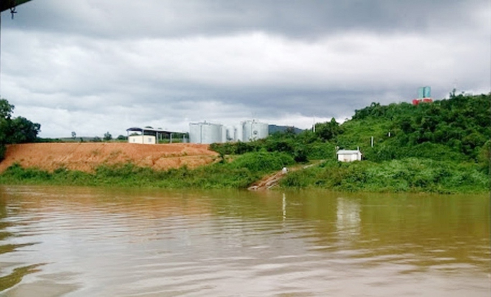 Một người đàn ông mất tích, nghi rơi xuống hố nước thải nhà máy mì - Ảnh 1.