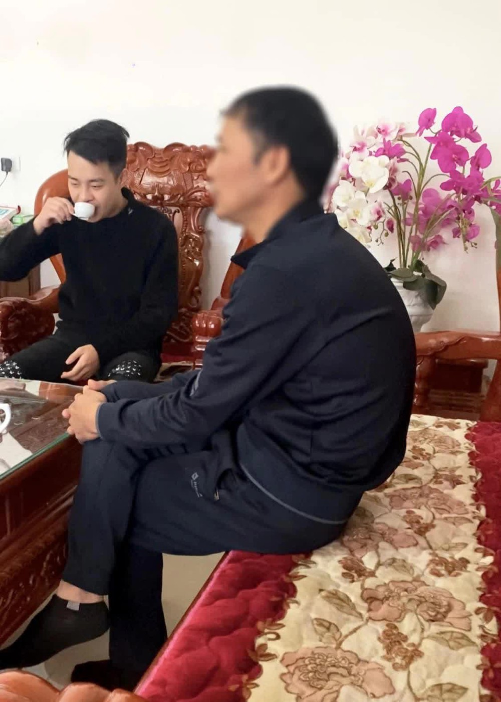 Về ra mắt bị bố người yêu dùng “chiêu hiểm” khiến chàng trai ngại ngùng làm đúng 1 động tác mà lại ghi điểm tuyệt đối