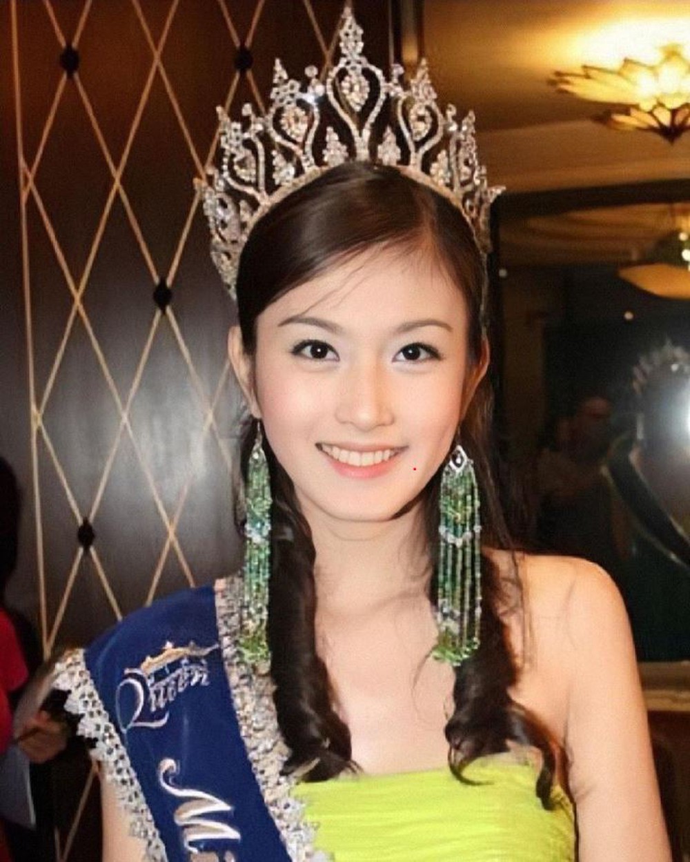 Nhan sắc Nong Poy khi đăng quang Hoa hậu chuyển giới gần 20 năm trước - Ảnh 2.