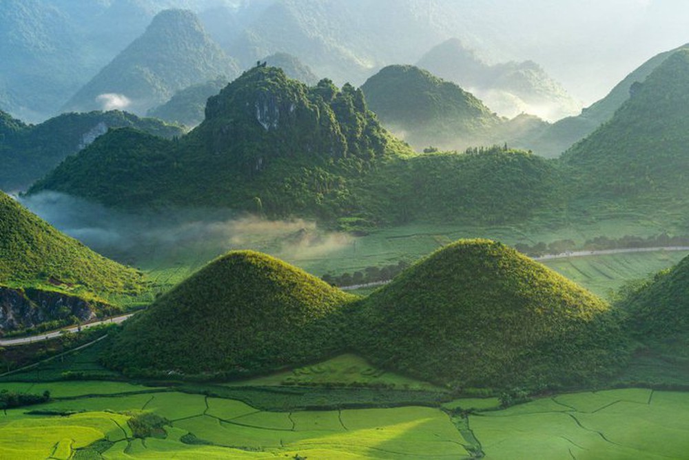 Câu đố tiếng Việt: Để nguyên là quả núi, thêm sắc nhảy lên đầu, là gì? - Ảnh 1.