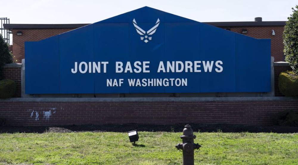 Căn cứ không quân chứa chuyên cơ của Tổng thống Mỹ bị đột nhập - Ảnh 1.