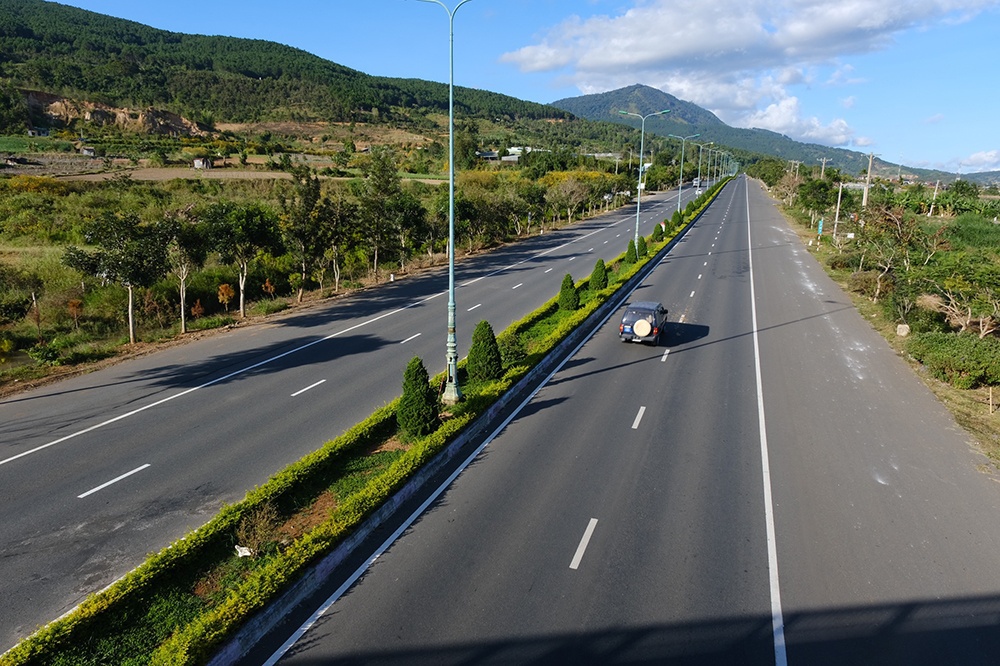 Nổi tiếng với tuyên bố bảo hành đường 5-10 năm không hỏng, Tập đoàn Sơn Hải vừa đề xuất làm cao tốc Nha Trang - Liên Khương - Ảnh 1.