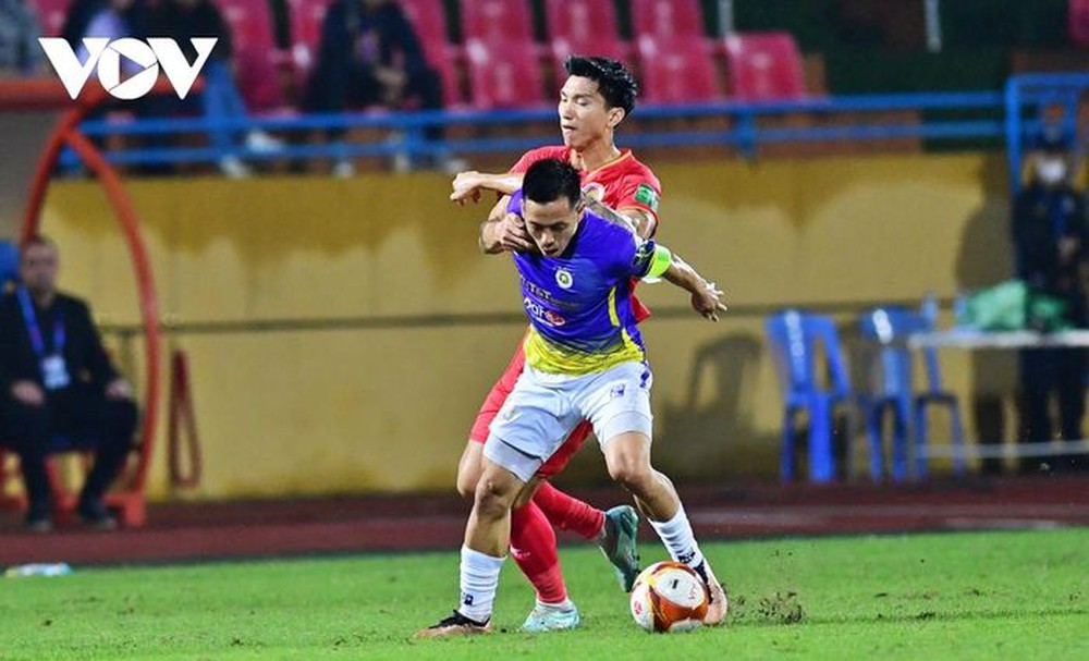 Văn Hậu thi đấu không nương chân với các đồng đội cũ ở Hà Nội FC - Ảnh 5.