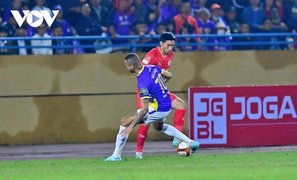 Văn Hậu thi đấu không nương chân với các đồng đội cũ ở Hà Nội FC - Ảnh 3.