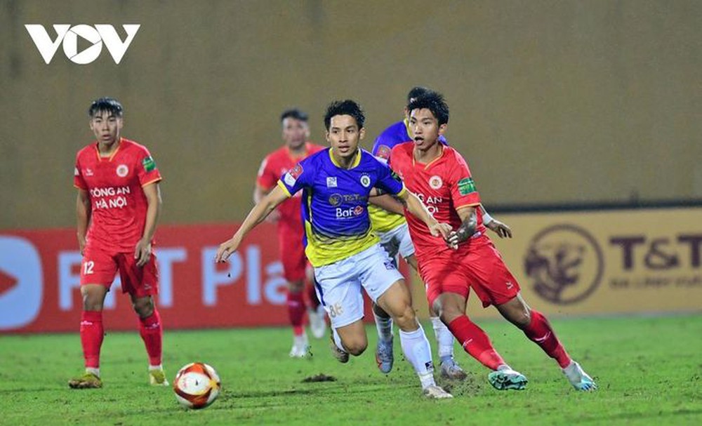 Văn Hậu thi đấu không nương chân với các đồng đội cũ ở Hà Nội FC - Ảnh 8.