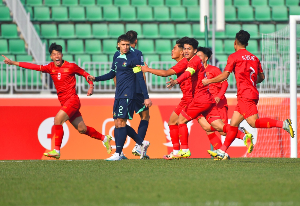 Trực tiếp U20 Việt Nam 1-0 U20 Australia: Siêu phẩm của Quốc Việt - Ảnh 1.