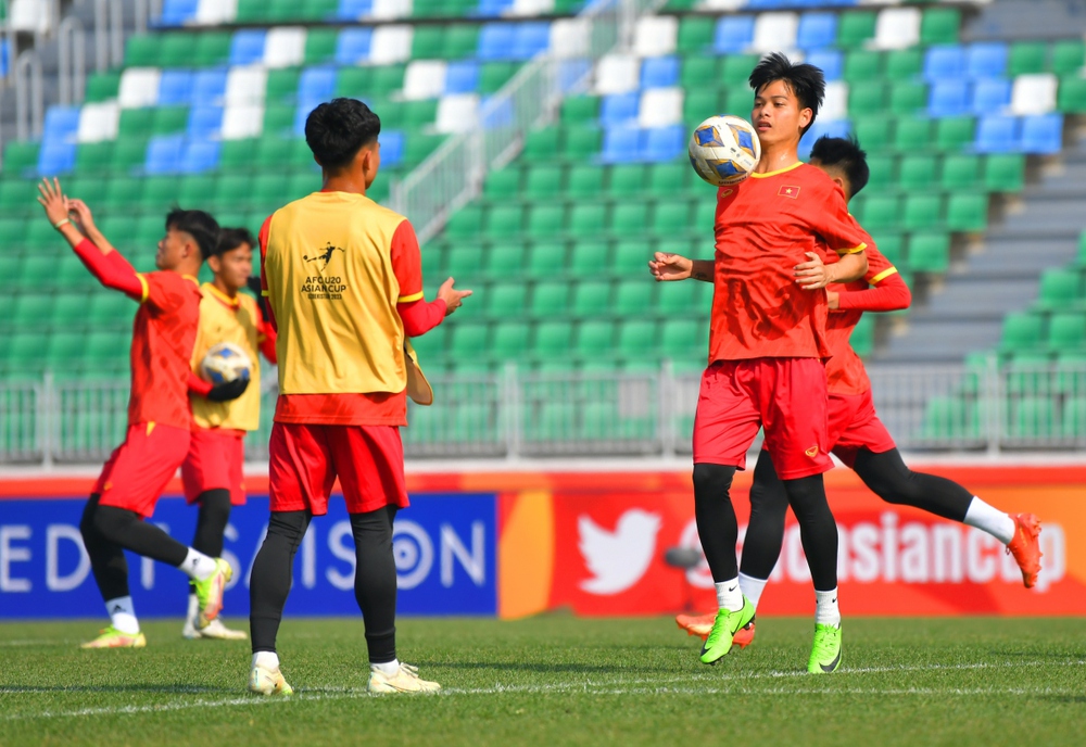 Trực tiếp U20 Việt Nam - U20 Australia: Nghĩ về chiến thắng - Ảnh 1.
