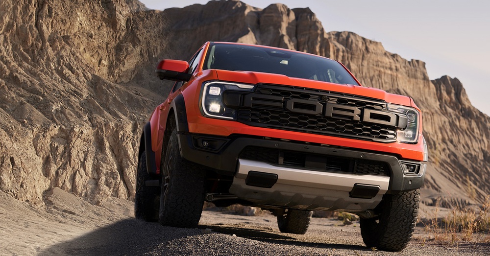 Ford Ranger Raptor 2023 chốt giá 1,299 tỷ đồng: Đổi 334 triệu lấy nhiều trang bị khủng hơn bản Wildtrak, động cơ vẫn chỉ ngang Hilux - Ảnh 1.
