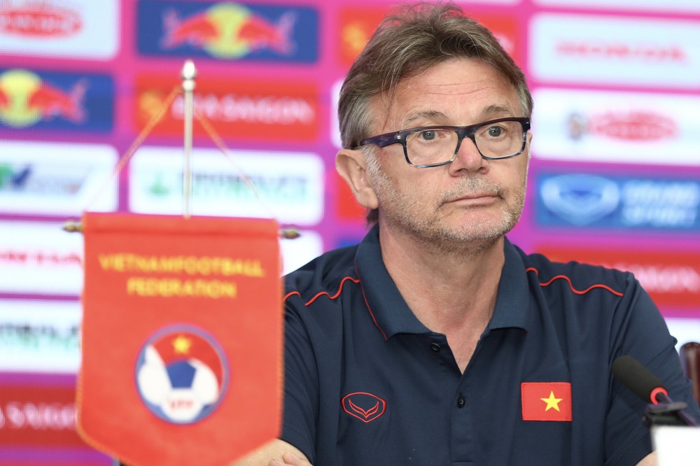 HLV Troussier: V.League 4 tháng chỉ đá 4 trận, bằng thời gian đó ở châu Âu họ đá 40 trận - Ảnh 5.