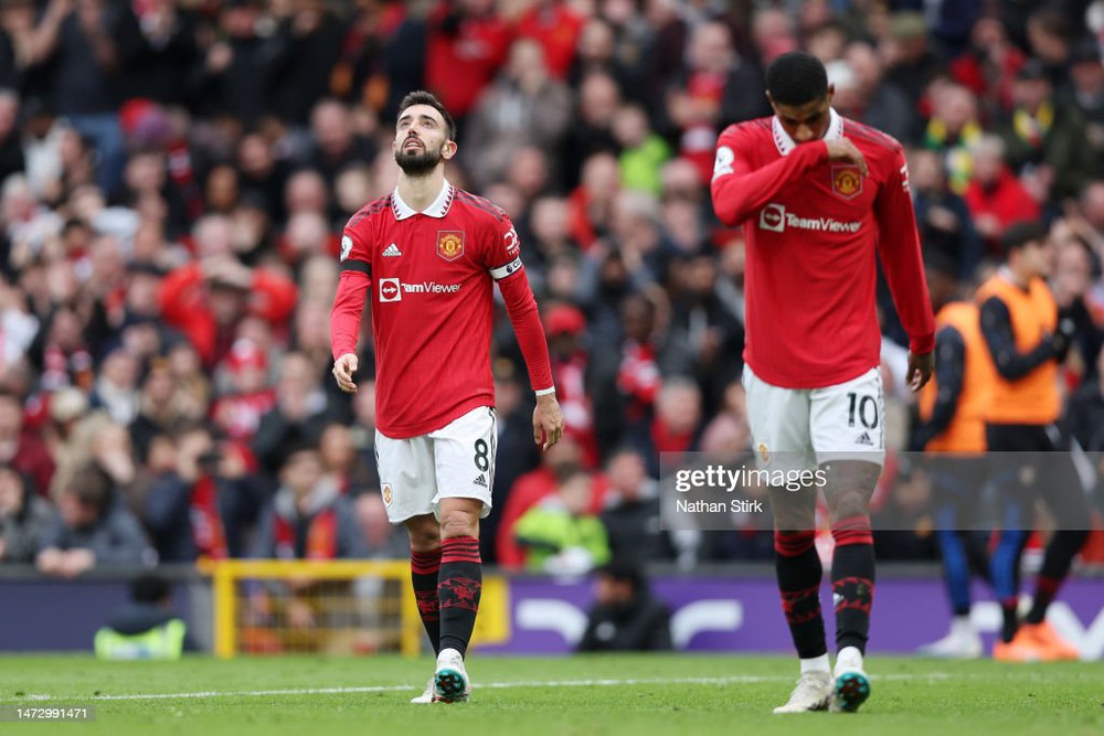 Casemiro lĩnh thẻ đỏ tai hại, Man United suýt ôm hận bởi đội bóng cuối bảng - Ảnh 5.
