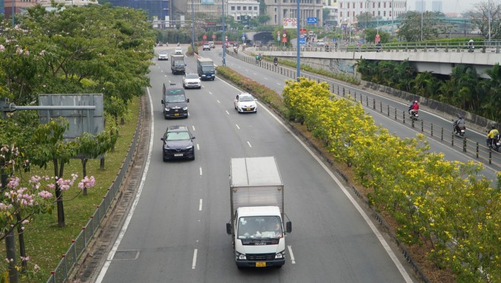 Nhiệt độ trong ngày ở TP HCM chênh lệch hơn 10 độ C - Ảnh 1.