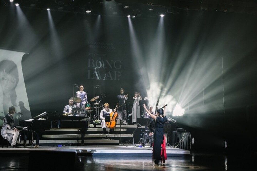 Diva Hồng Nhung nhiều lần nghẹn ngào trên sân khấu vì lý do đặc biệt
