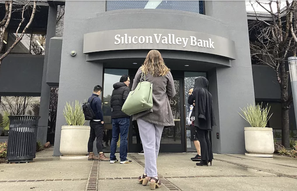 Ba bài học từ sự sụp đổ của Ngân hàng Thung lũng Silicon - Ảnh 1.