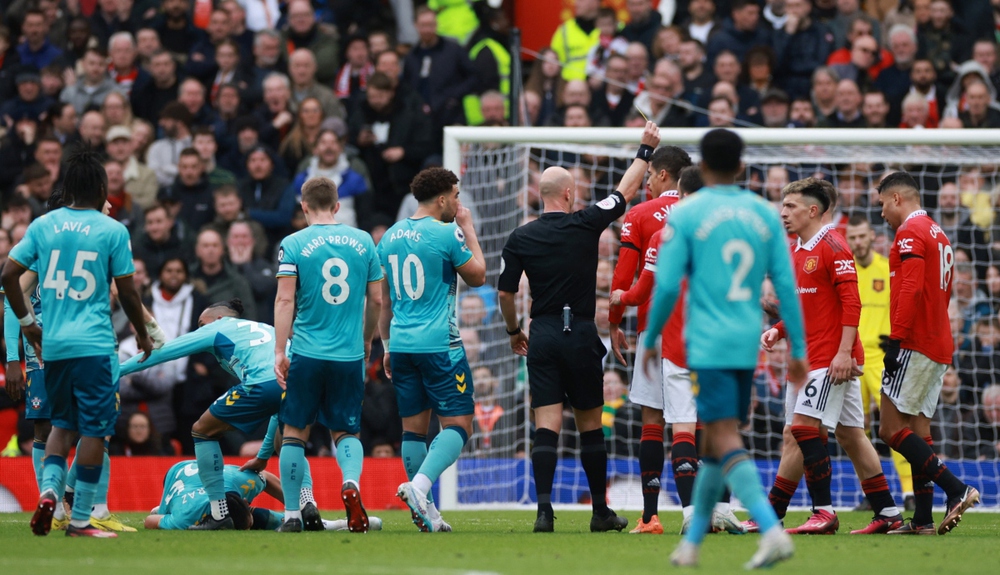 Trực tiếp MU 0 - 0 Southampton: Casemiro nhận thẻ đỏ, Quỷ đỏ còn 10 người - Ảnh 1.