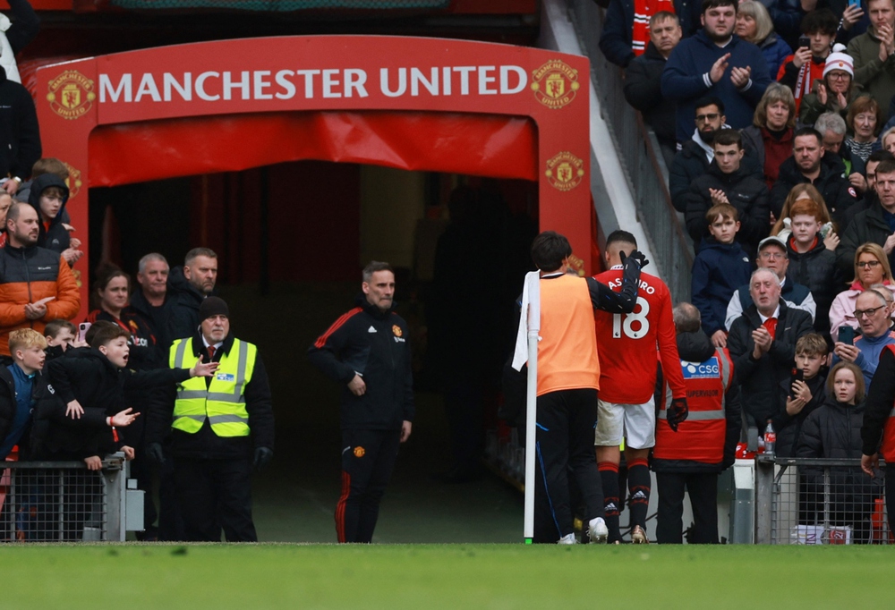 Trực tiếp MU 0 - 0 Southampton: Casemiro nhận thẻ đỏ, Quỷ đỏ còn 10 người - Ảnh 3.