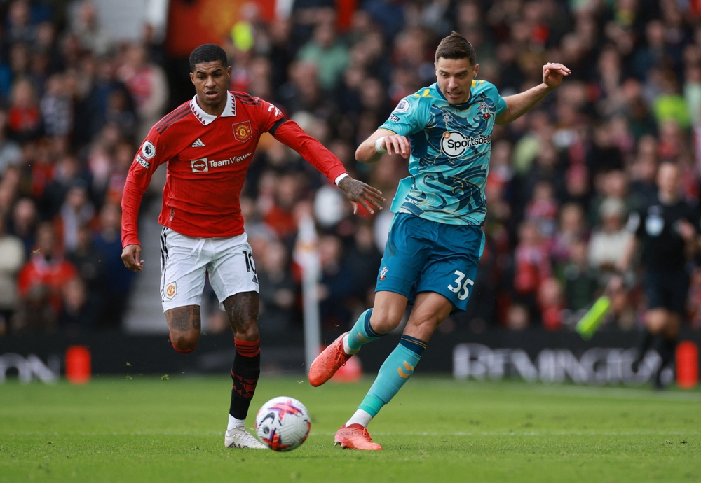 Trực tiếp MU 0 - 0 Southampton: Casemiro nhận thẻ đỏ, Quỷ đỏ còn 10 người - Ảnh 1.