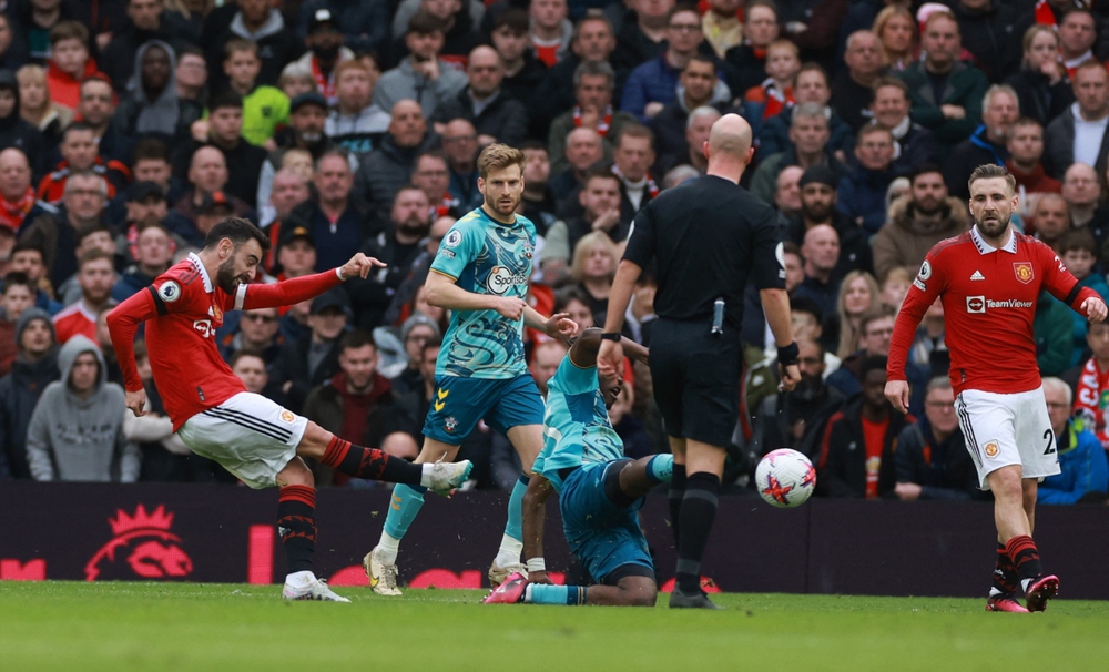 Trực tiếp MU 0 - 0 Southampton: Casemiro nhận thẻ đỏ, Quỷ đỏ còn 10 người - Ảnh 1.