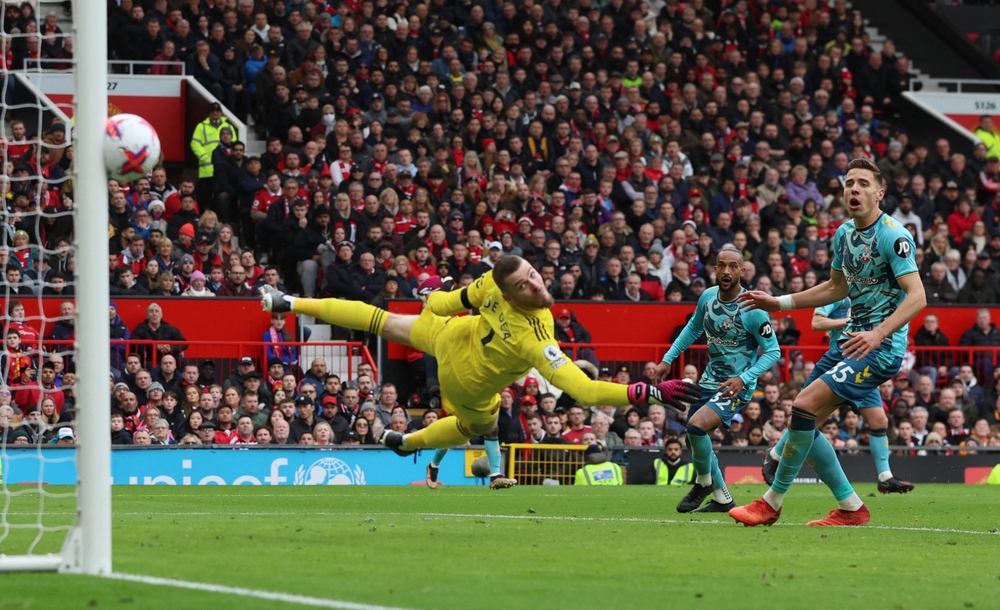 Trực tiếp MU 0 - 0 Southampton: Casemiro nhận thẻ đỏ, Quỷ đỏ còn 10 người - Ảnh 2.