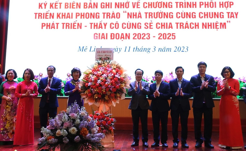 Huyện Mê Linh và quận Long Biên ký kết hỗ trợ phát triển giáo dục và đào tạo  - Ảnh 2.