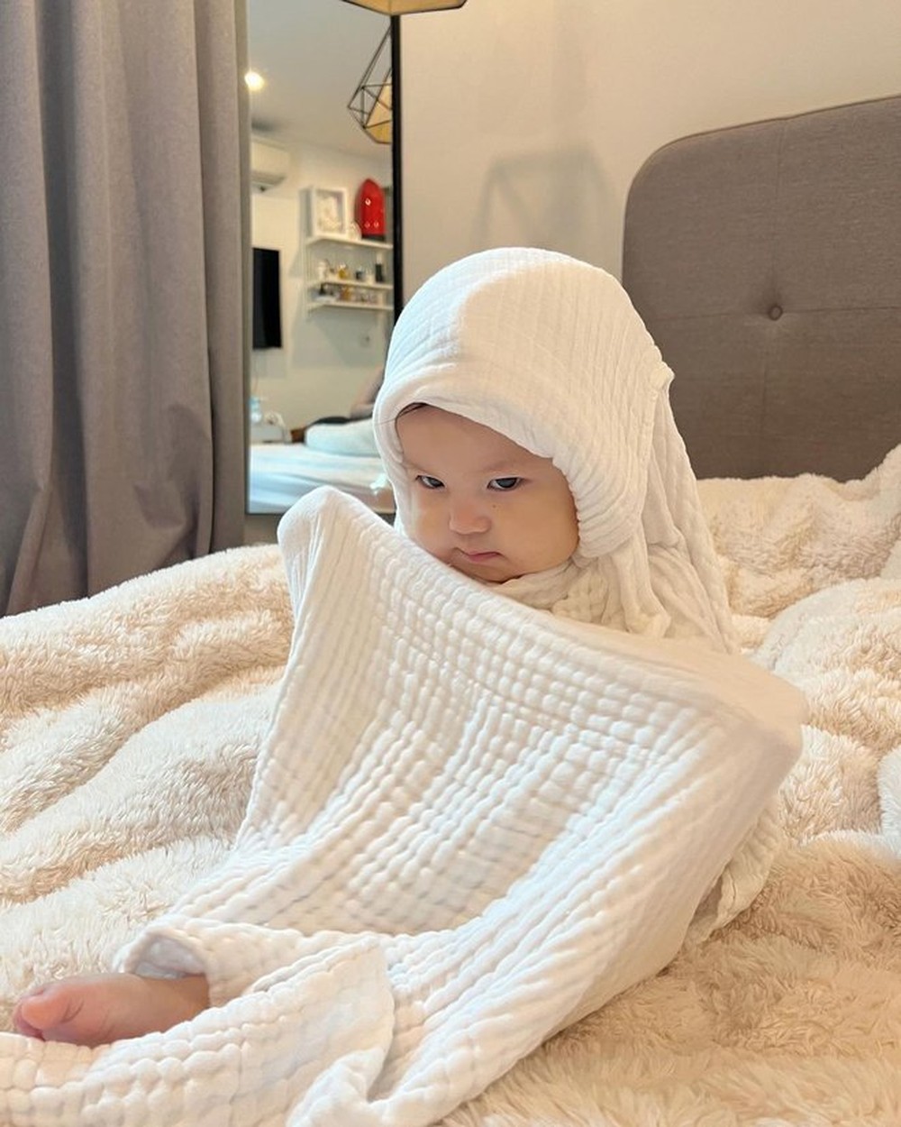 Pam – cháu gái tập đoàn may mặc là em bé Việt đầu tiên có loạt ảnh đạt 1 triệu like trên Instagram cá nhân