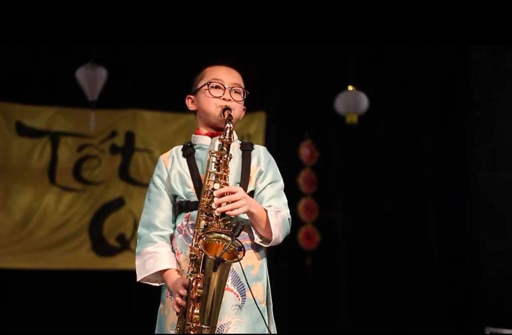Cậu bé 12 tuổi sống ở Pháp nhưng luôn đam mê quảng bá văn hoá Việt: Là người khởi xướng dự án cực hay ho về áo dài - Ảnh 3.