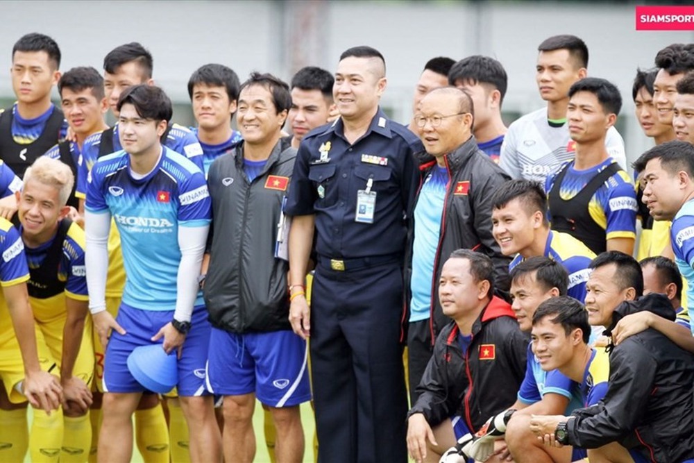 Bóng đá Thái Lan rối ren, bạn cũ thầy Park muốn Kiatisuk bỏ bầu Đức về Thái lập cơ đồ - Ảnh 3.