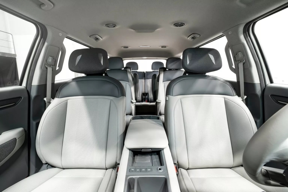 Ra mắt Kia EV9 - SUV điện 3 hàng ghế đầu tiên thế giới có ghế xoay 180 độ, rộng hơn cả Telluride, đẹp như xe concept - Ảnh 14.