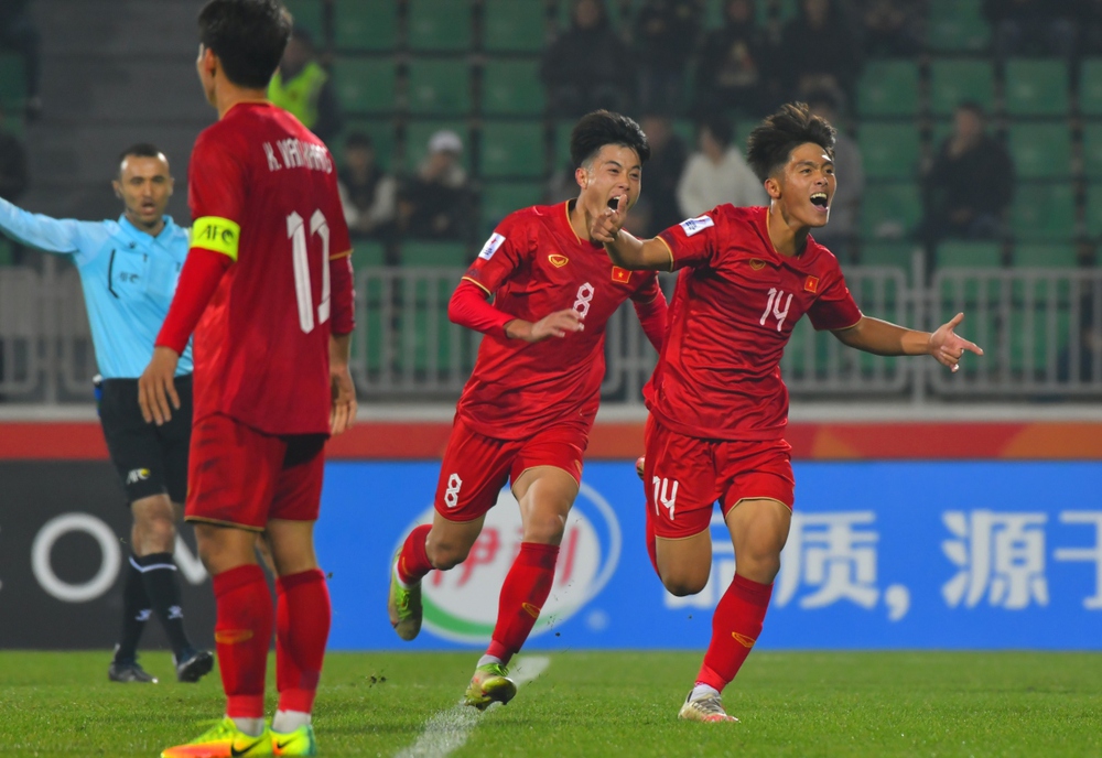 U23 Việt Nam đá Doha Cup bằng hàng tấn công U20 - Ảnh 1.