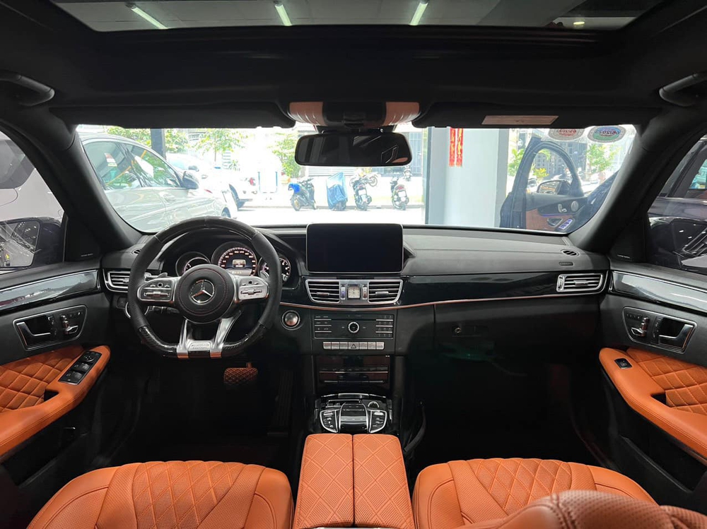 800 triệu chưa đủ ‘đập hộp’ Civic RS nhưng mua được Mercedes-Benz E 400: Nội thất kiểu Hermes, mạnh 333 mã lực - Ảnh 3.
