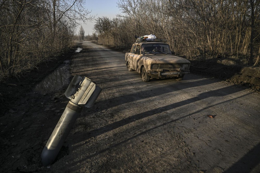 Đơn vị biệt kích Ukraine ngăn Nga khép gọng kìm quanh Bakhmut - Ảnh 4.