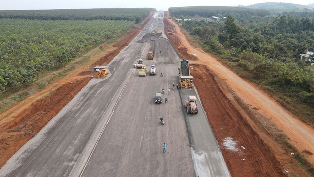 Đề xuất Chính phủ gỡ khó 620.000 m3 đất đắp cao tốc Phan Thiết - Dầu Giây - Ảnh 1.