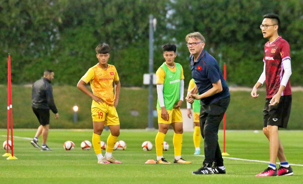 HLV Troussier siết chặt kỷ luật, U23 Việt Nam sẵn sàng đấu U23 Iraq - Ảnh 1.