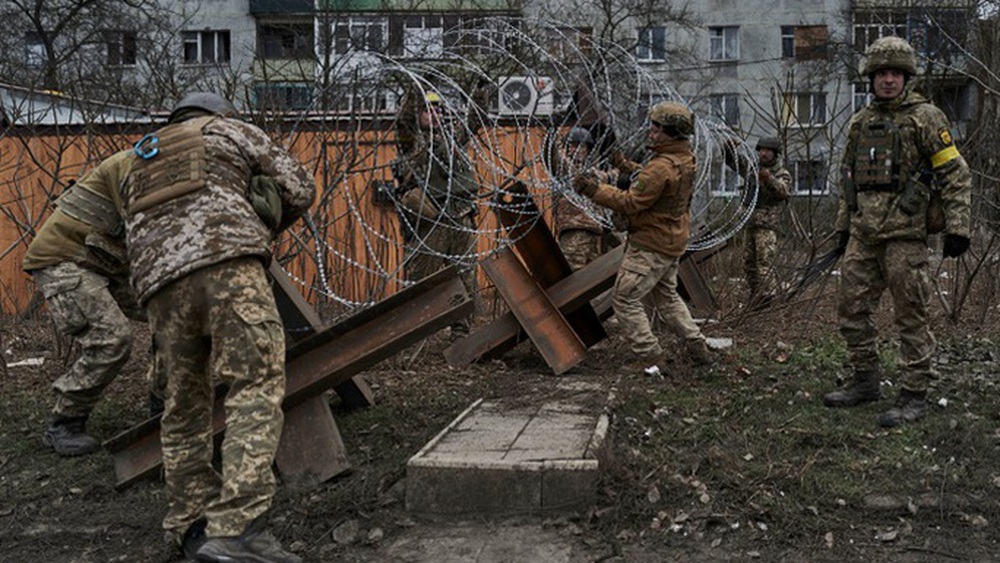Nga khép vòng vây hỏa lực, Ukraine cầm cự ở Bakhmut chiến lược - Ảnh 2.