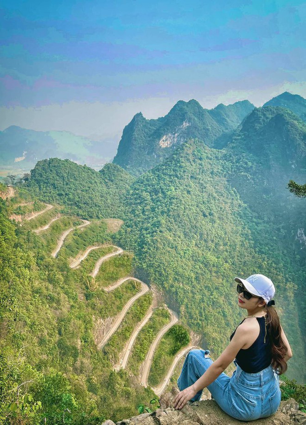 Cảnh tượng con đèo “đáng sợ nhất Việt Nam” từ trên cao khiến dân mạng trầm trồ: Thế mới thấy đất nước mình quá hùng vĩ!