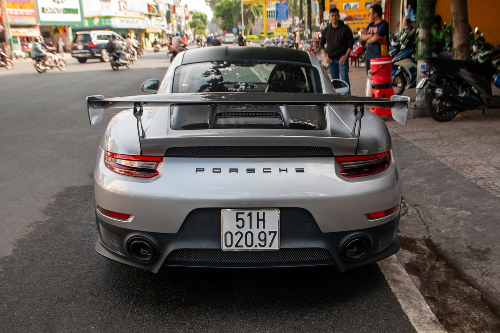 4 năm chỉ đi 76km, ông Đặng Lê Nguyên Vũ nói về Porsche 911 GT2 RS: ‘Lái xong không còn hứng thú Lamborghini, Ferrari’ - Ảnh 2.